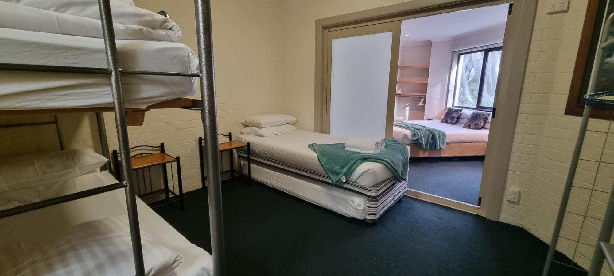 Cedarwood Apartments 폴즈크리크 외부 사진